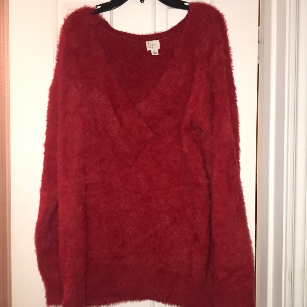 Red Fuzzy A New Day Vneck Sweater Sz L in EUC